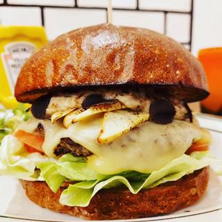 ライトスモークチーズバーガー+トリュフが主役のキノコたちのソース+タケノコ(milia burger)