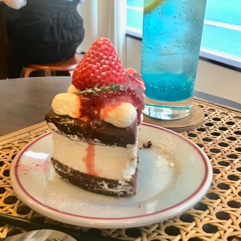 イチゴガトーショコラ、ブルーレモンエイド(Cafe+82 Osaka)