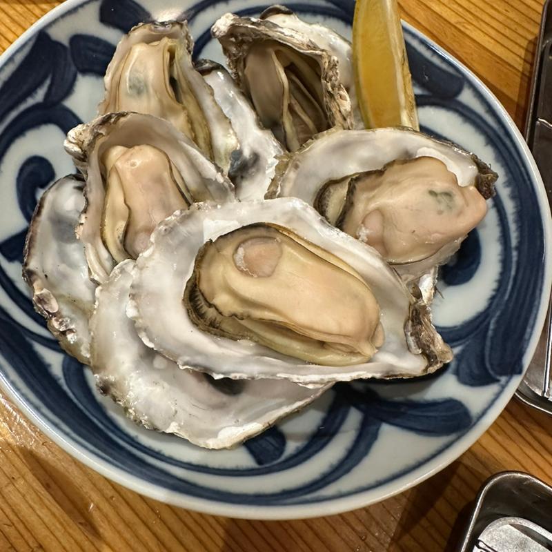 殻付き牡蠣(炭火焼・寿司 海鮮つるべ)