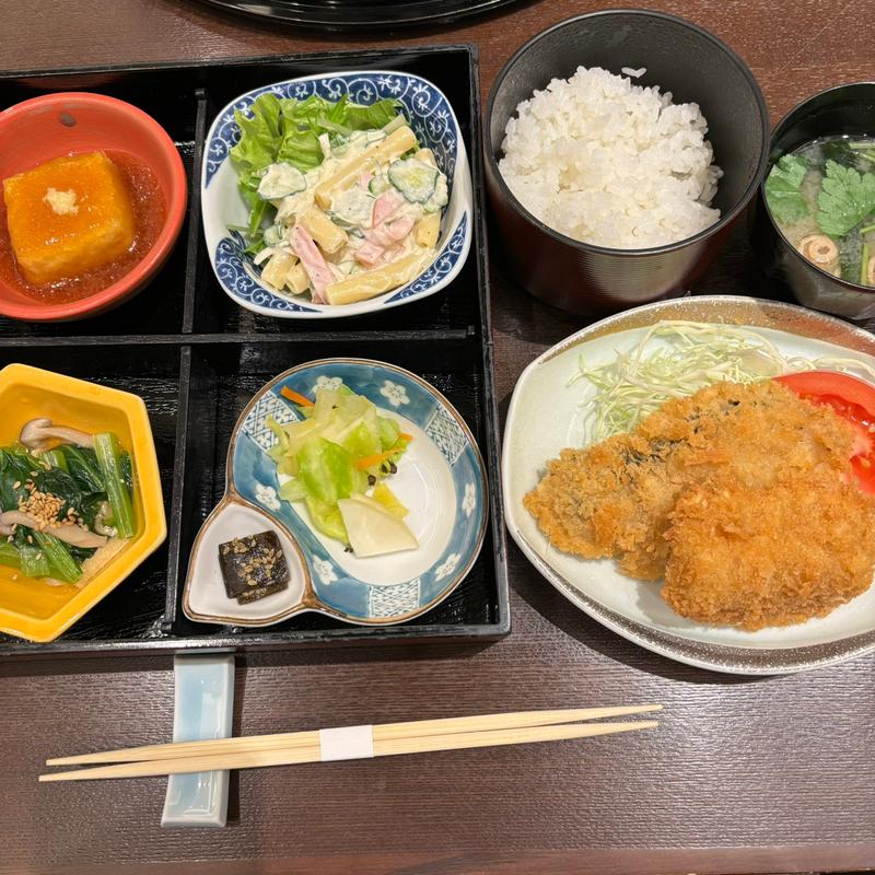 鱈とイカフライの定食(東レ社員クラブ)