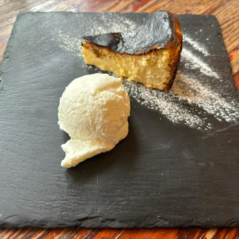 バスクチーズケーキ(カフェ ラ・ボエム 新宿御苑／Cafe La Boheme Shinjyuku gyoen)