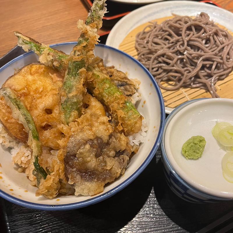 旬の野菜天丼と小そばセット(浅草割烹天とよ神保町店)