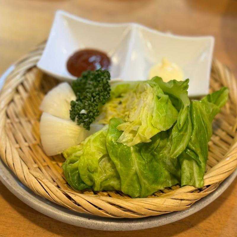 春キャベツと新玉葱蒸し(鳥一伝承　焼鳥酒場ヤスモリ商店)