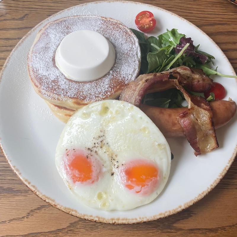 アイヴィーブレックファストパンケーキコンボプレート           ソーセージ ベーコン スクランブルエッグ　コーヒー(IVY PLACE)