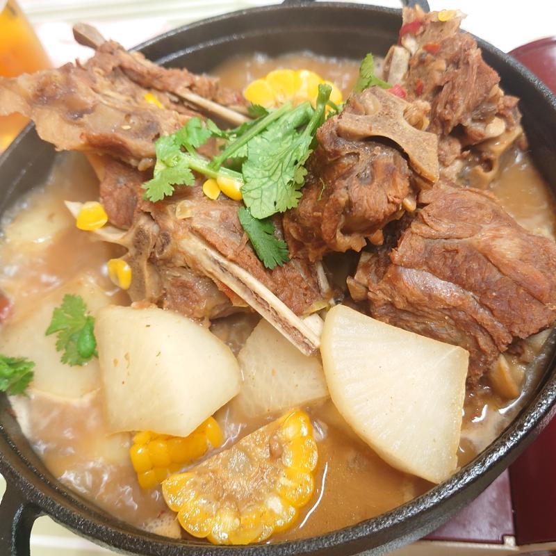 羊のスペアリブ鍋(鑫燃麻辣烫烧烤刀削面火锅)