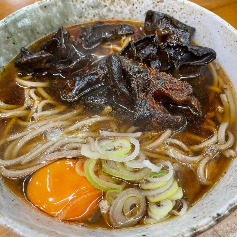 そば 辛キクラゲ たまご(そば処二葉)