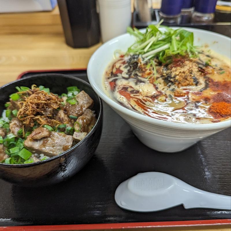 金黒ミックス味噌担々麺(担々麺の店　まるたん)