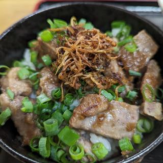 ゴロゴロ豚テキ丼(担々麺の店　まるたん)