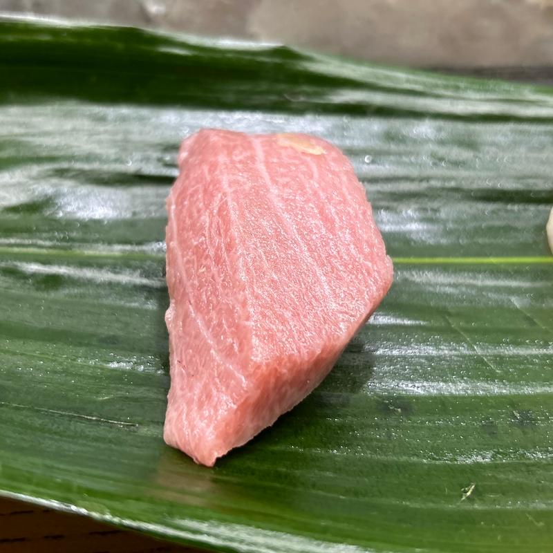 マグロ(彌助鮨(やすけずし))