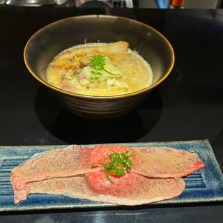 牡蠣白湯ラーメンプラス肉寿司