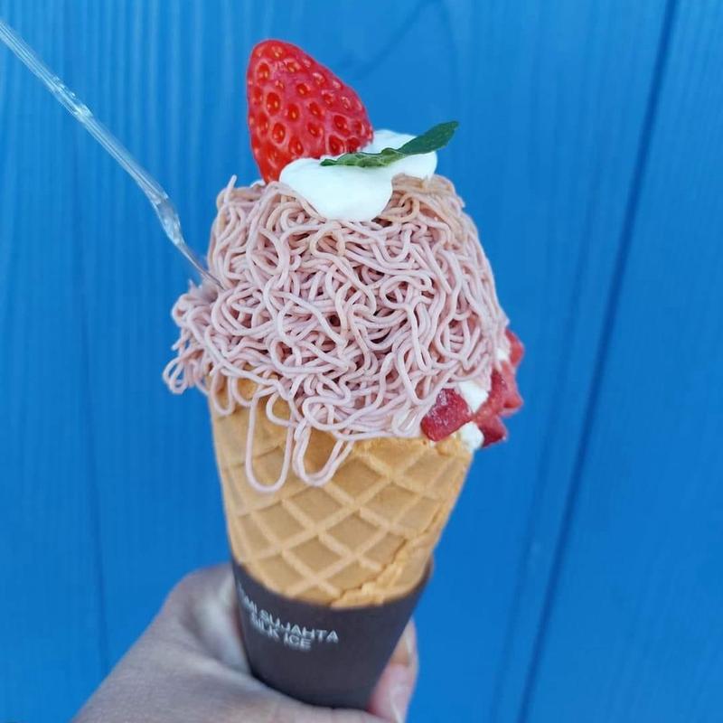いちごモンブランソフト(本町茶寮)