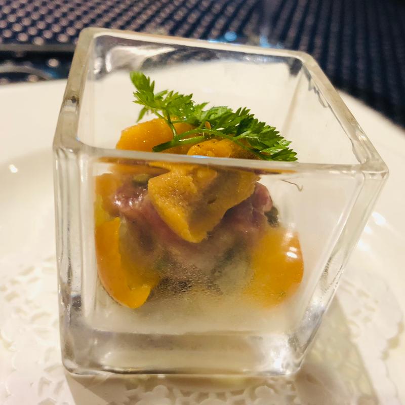 中山牛イチボのタルタルと紫雲丹のうにく(フランス厨房 旬彩 中央駅店 )