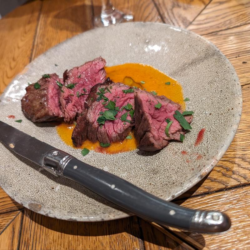 牛のステーキ(ニューマン横浜 ドラセブン)