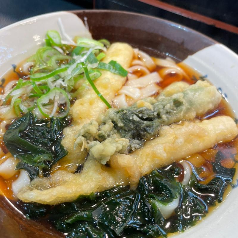 タラの芽と姫竹天のきしめん(住よし JR名古屋駅新幹線下り)