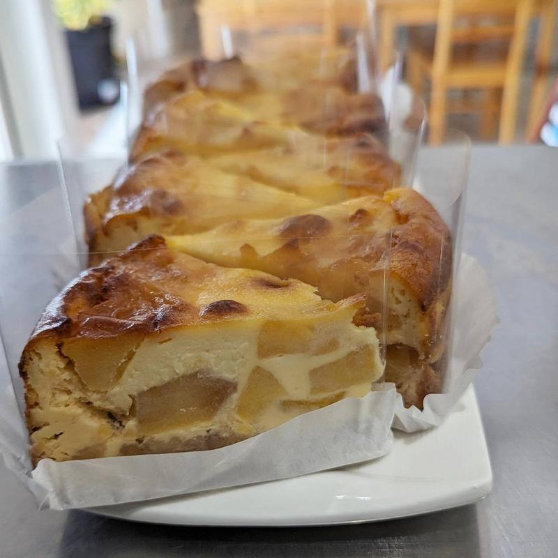 りんごのベイクドチーズケーキ(る・しえる)