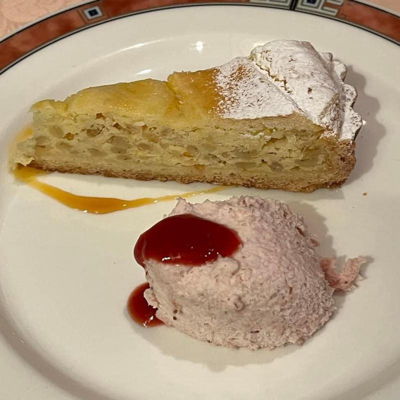 パスティエラナポレターナ 苺のムース(エリオ・ロカンダ・イタリアーナ)