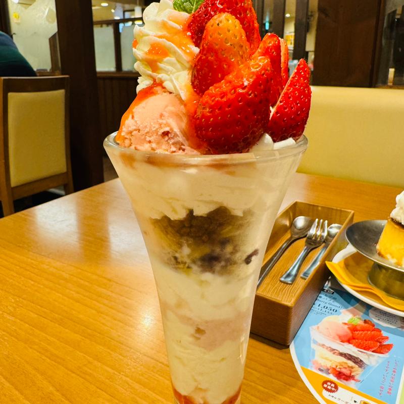 いちご春パフェBerry Good(ココス 習志野大久保店)