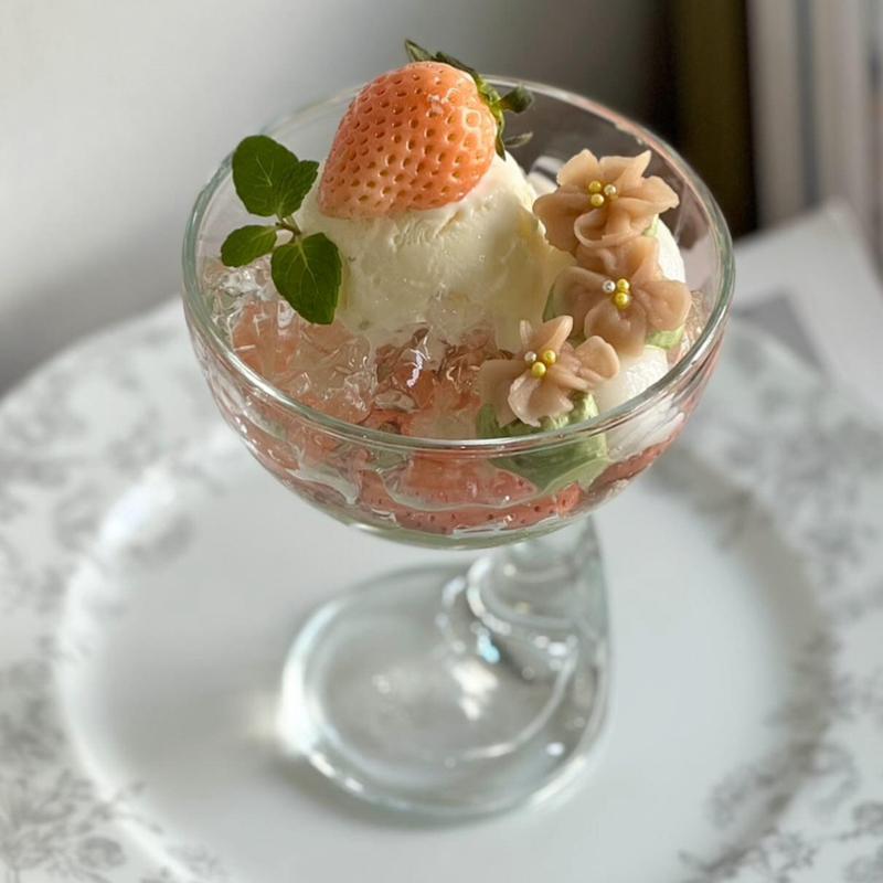 ヴィーガンさくらパフェ(CAFE attmos. 【カフェアットモス】)