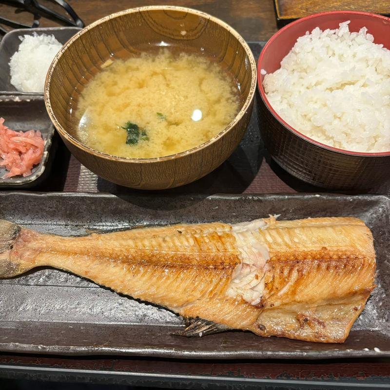 ほっけ開き定食(炭火焼干物定食 しんぱち食堂 新宿店)