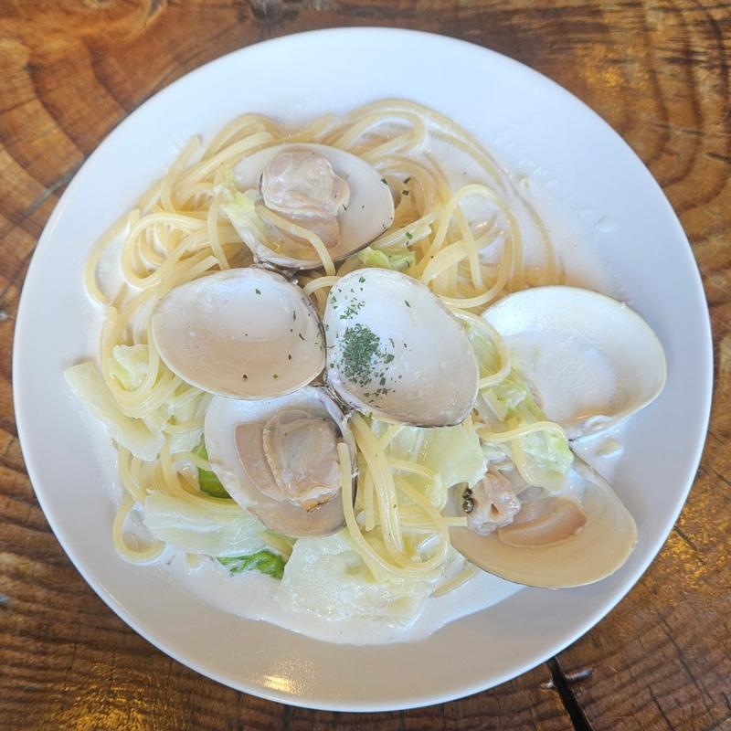 はまぐりとはまぐりと春キャベツ入りスパゲッティ(クレーマ)(ラ・タベルナ )