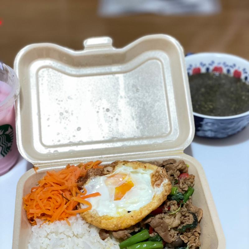 ガパオライス(トゥクトゥク屋台カフェ エシカルランナ ピントー Ethical Lanna Pintoo)