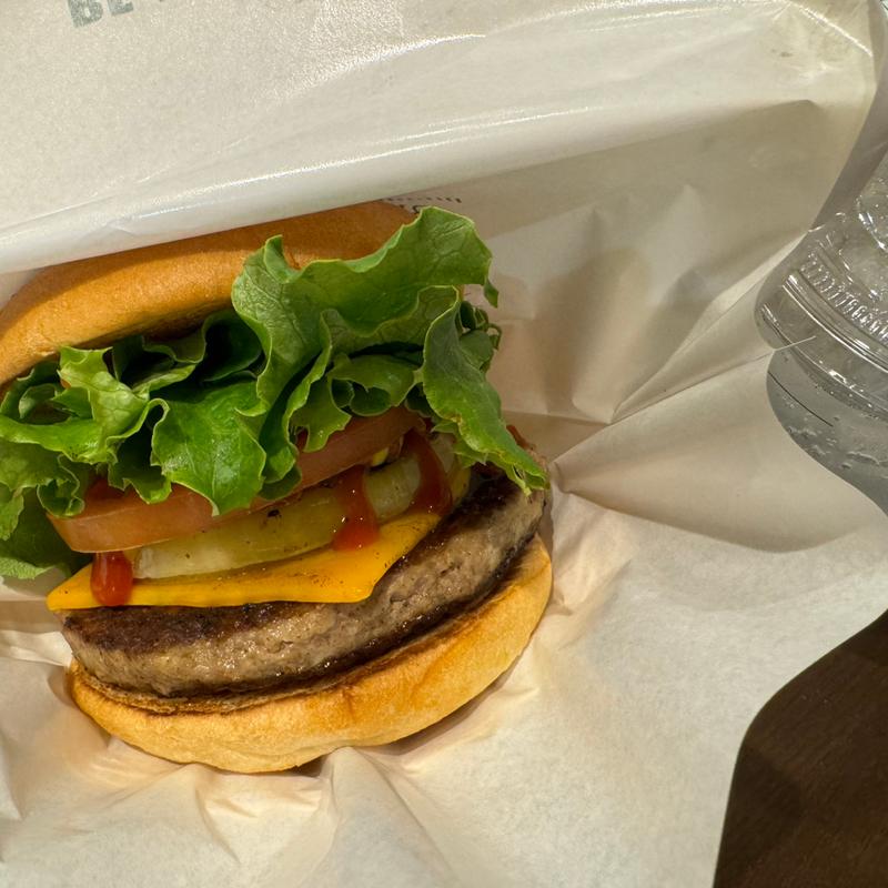 クラシックチーズ入バーガー(フレッシュネスバーガービナウォーク海老名)