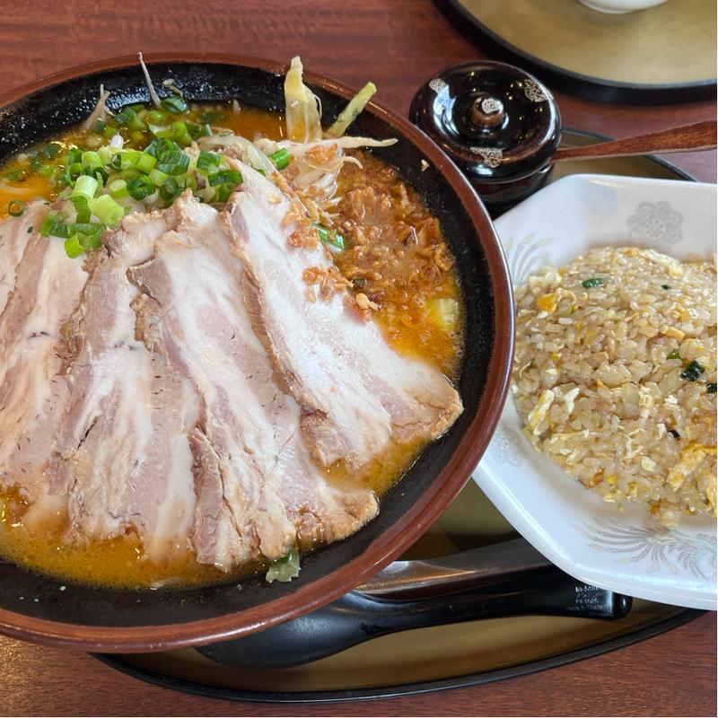 野菜たっぷり味噌チャーシュー大盛　半炒飯(さんぽう亭 五泉店 )