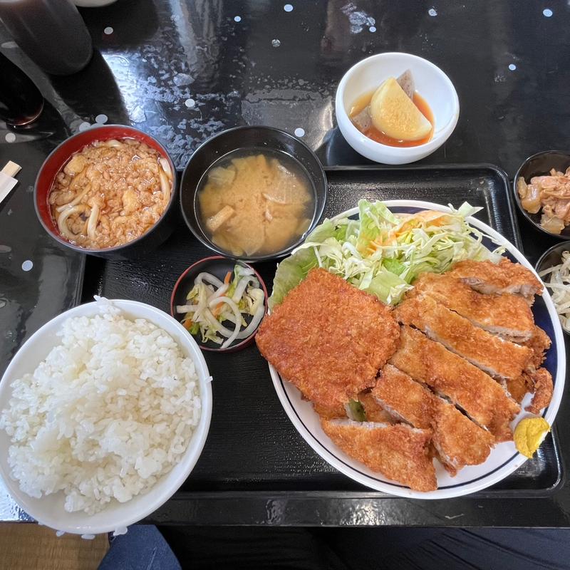 ミックスカツ定食（チキンカツ、ハムカツ、トンカツ）(古都)