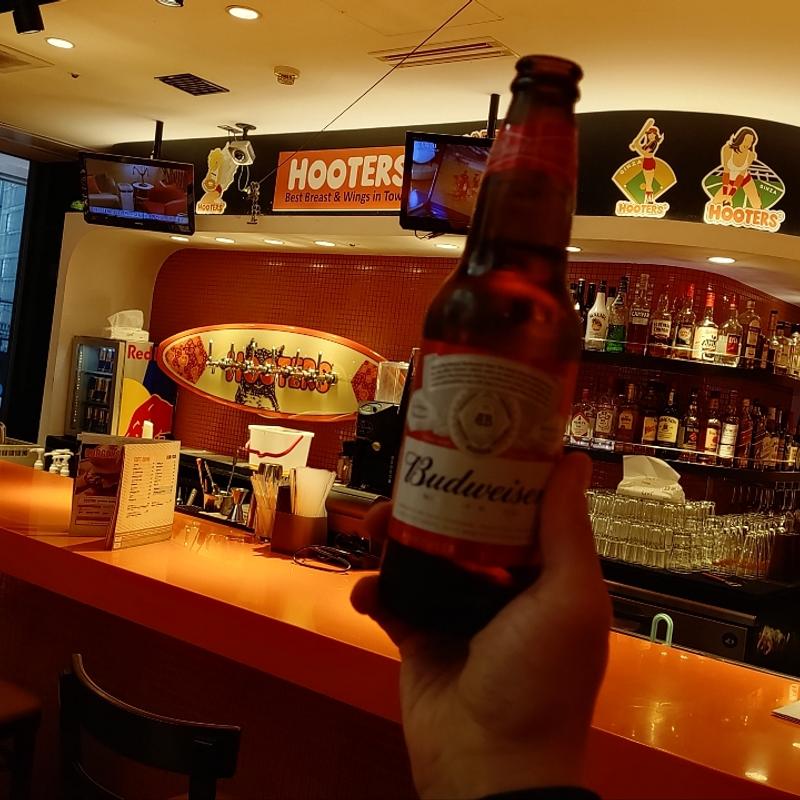 生ビール　バドワイザー(HOOTERS GINZA)