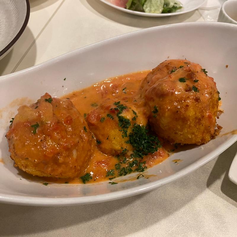 じゃがいもの揚げニョッキ　モッツァレラチーズ包み(cafe sweets+)