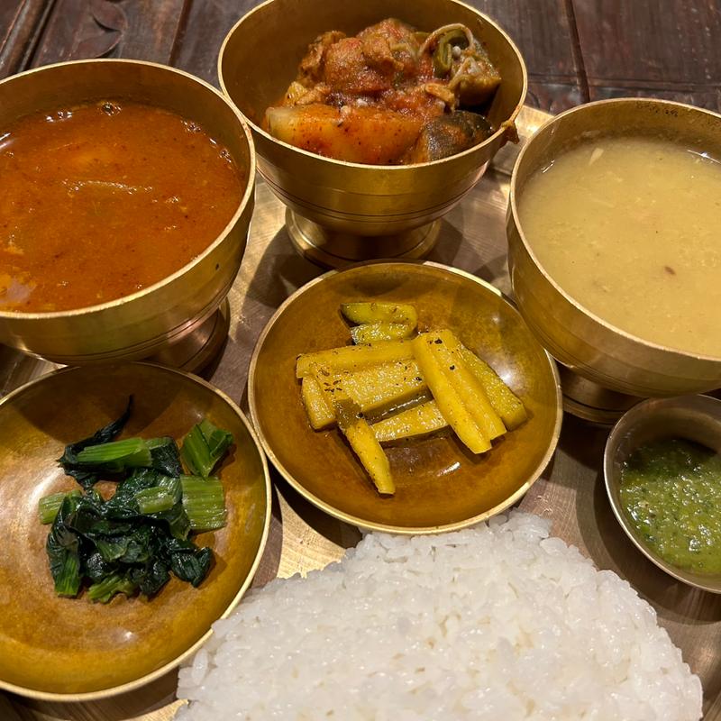 ダルバート カレー2種(バルピパルkitchen目黒)