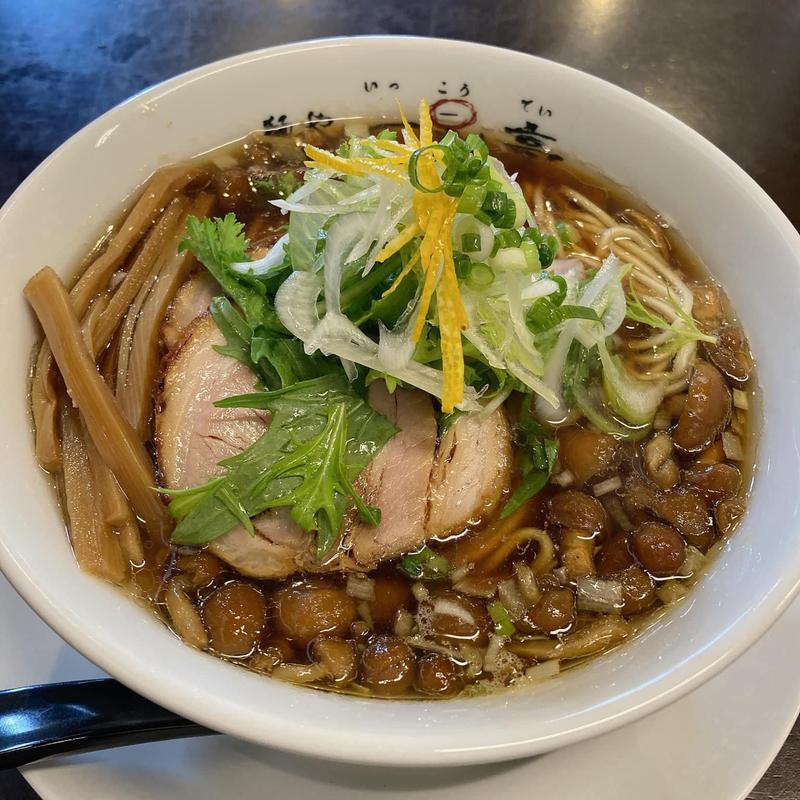 醤油なめこそば(麺や一晃亭)