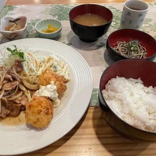 豚生姜焼き+カニコロ(キッチンハヤシ)