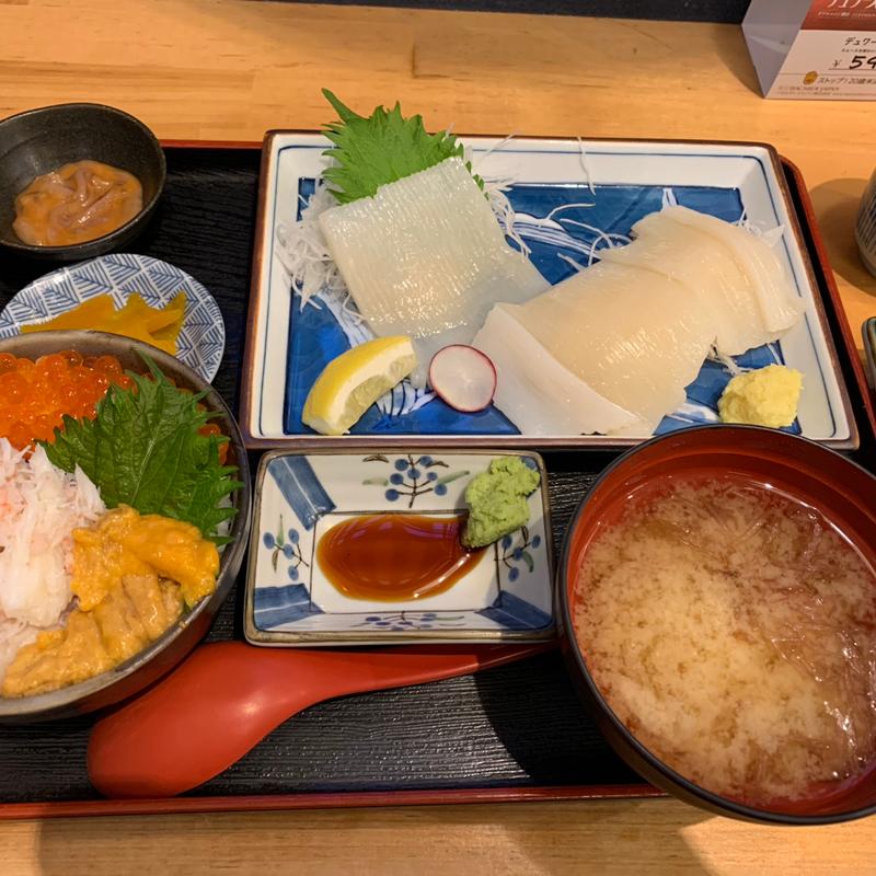 道下丼ミニとイカ刺し(朝市お食事処 山三道下商店)