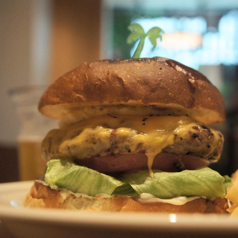 タルタルチーズバーガー(Island Burgers ミカン下北沢)