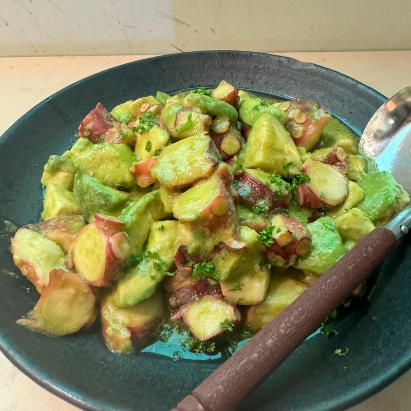 タコとアボガドのマリネ(ケールの王様 三田Belts店)