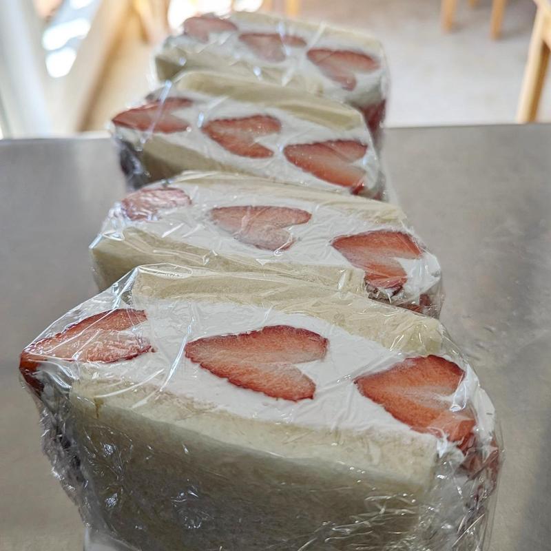 いちごのサンドイッチ(る・しえる)