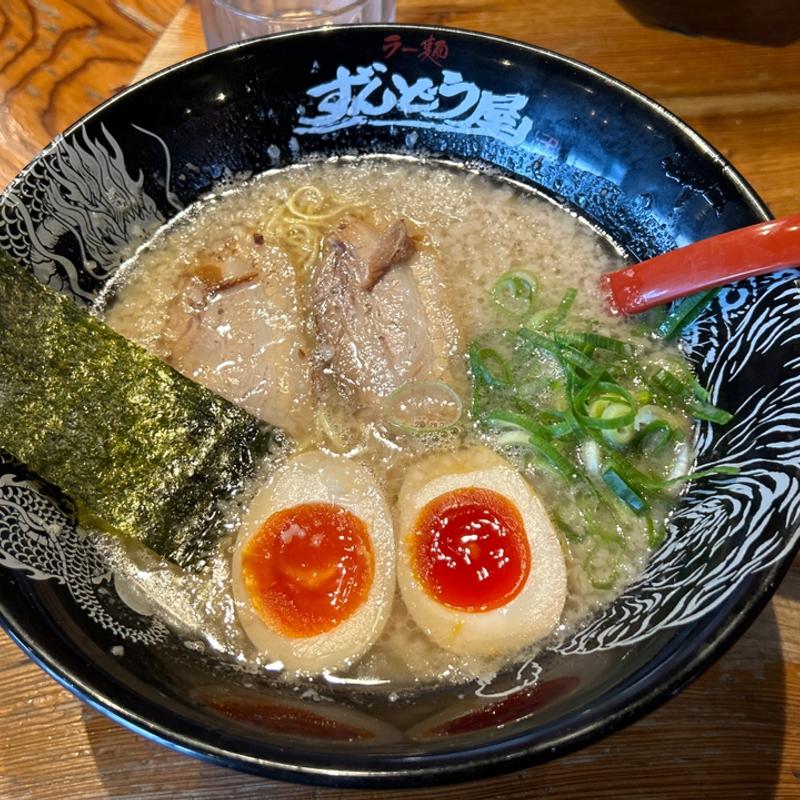 味玉らーめんに味玉(ラー麺ずんどう屋 新宿歌舞伎町店)