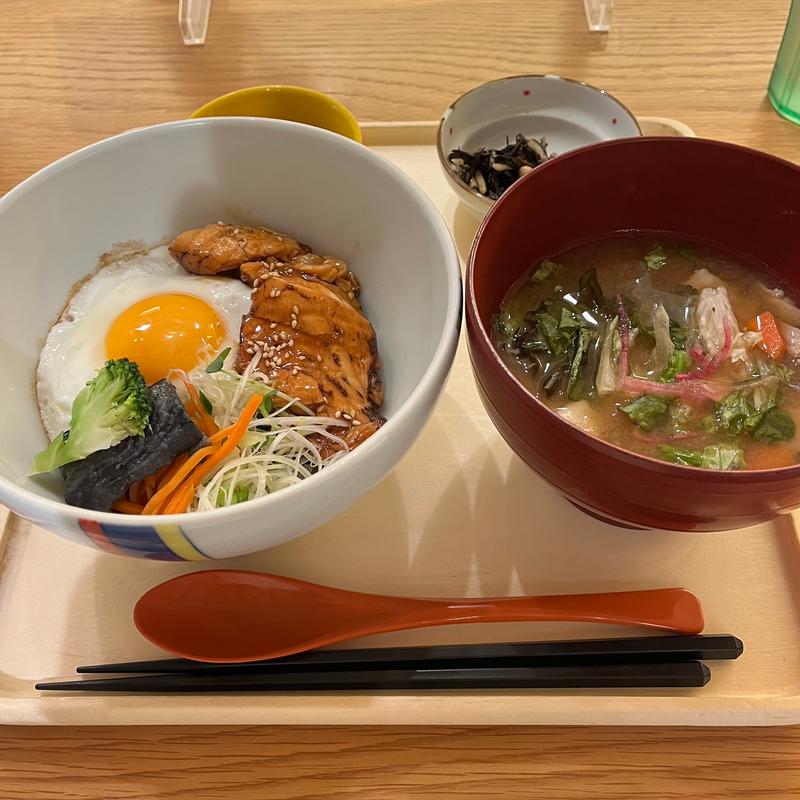 サーモンハラスごはん(マルモキッチン ルミネ横浜店)