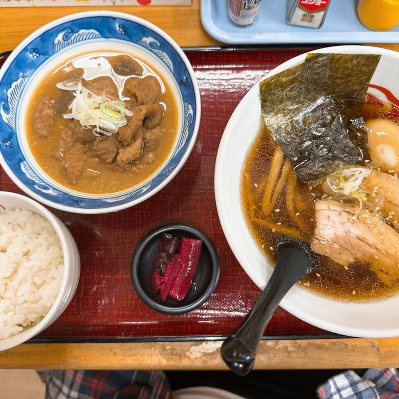 ラーメンセット、ミニ豚もつ煮(市場食堂 （イチバショクドウ）)