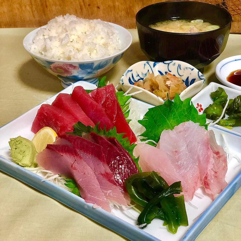 期間限定まぐろ入りおまかせ三点盛り定食(まるいち食堂)