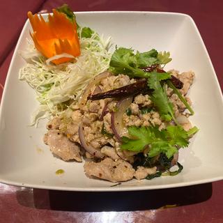 鶏ひき肉の辛味ハーブ和え(タイ料理 サイアムオーキッド ヤエチカ店)