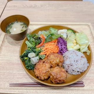タニタカフェ+定食(とり天)(鳥〇食堂×タニタカフェ)