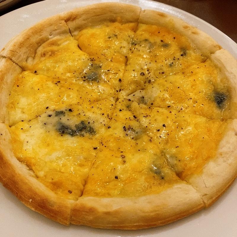 4種チーズのピザ(キッチンキノ)