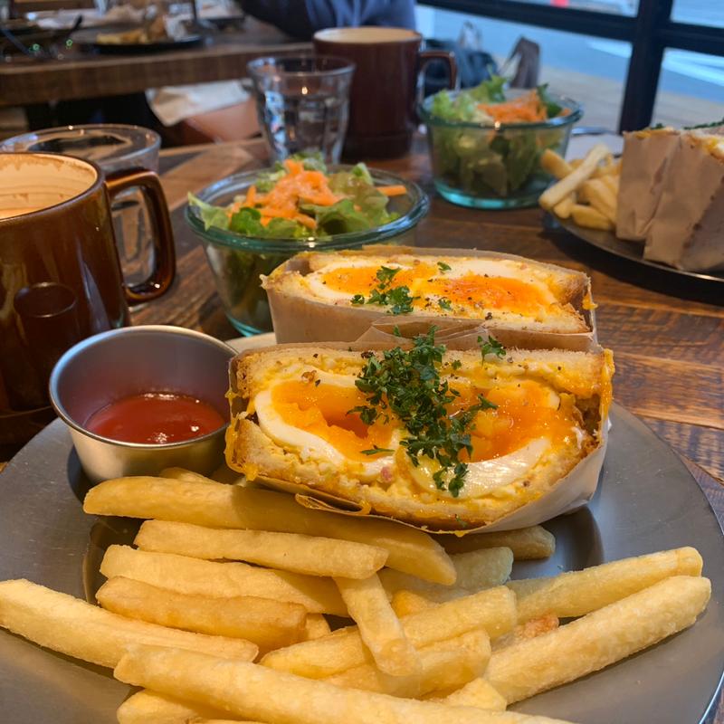 半熟たまごのサンドウィッチwithフレンチフライ(エッグベビーカフェ)