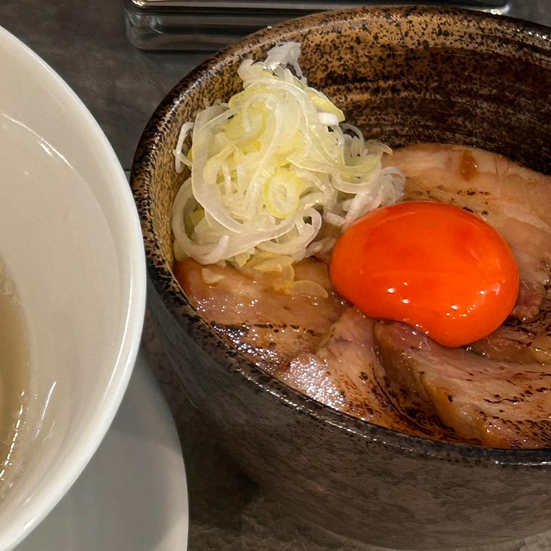 吊るし焼きバラ丼(宍道湖しじみ中華そば琥珀 池袋店)