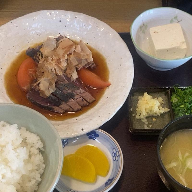 カツオのたたき定食(大衆割烹八珍柿 )
