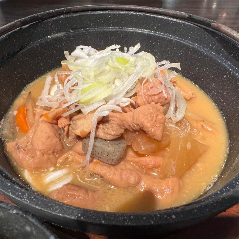 持つ煮込み定食(赤まる 虎ノ門店)