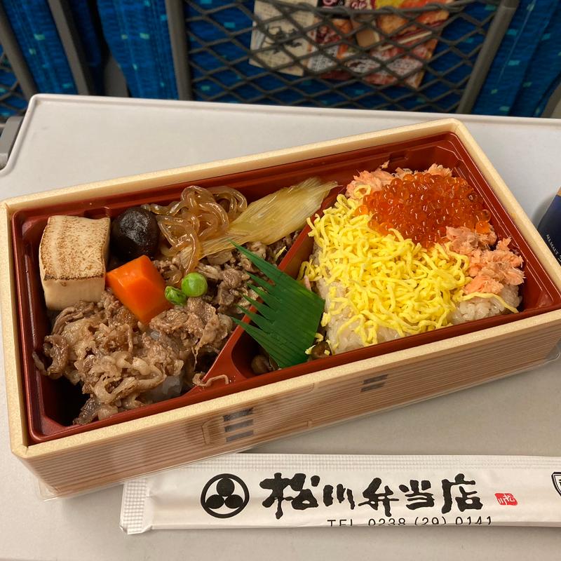 米沢牛すき焼きと鮭はらこめし(（株）松川弁当店 本社工場)