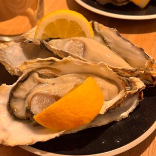 生牡蠣(自然派ワインと牡蠣とタパス 中野レンガ坂 オルガニコ)